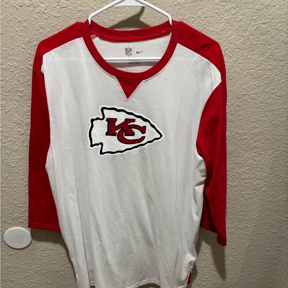 Nike Men’s Red and White Kansas City Chiefs Shirt